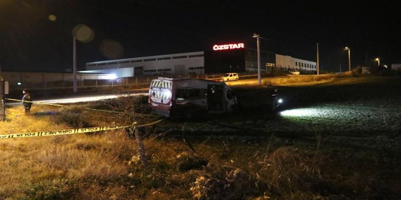 İşçileri taşıyan minibüs tırla çarpıştı: 1 ölü, 12 yaralı