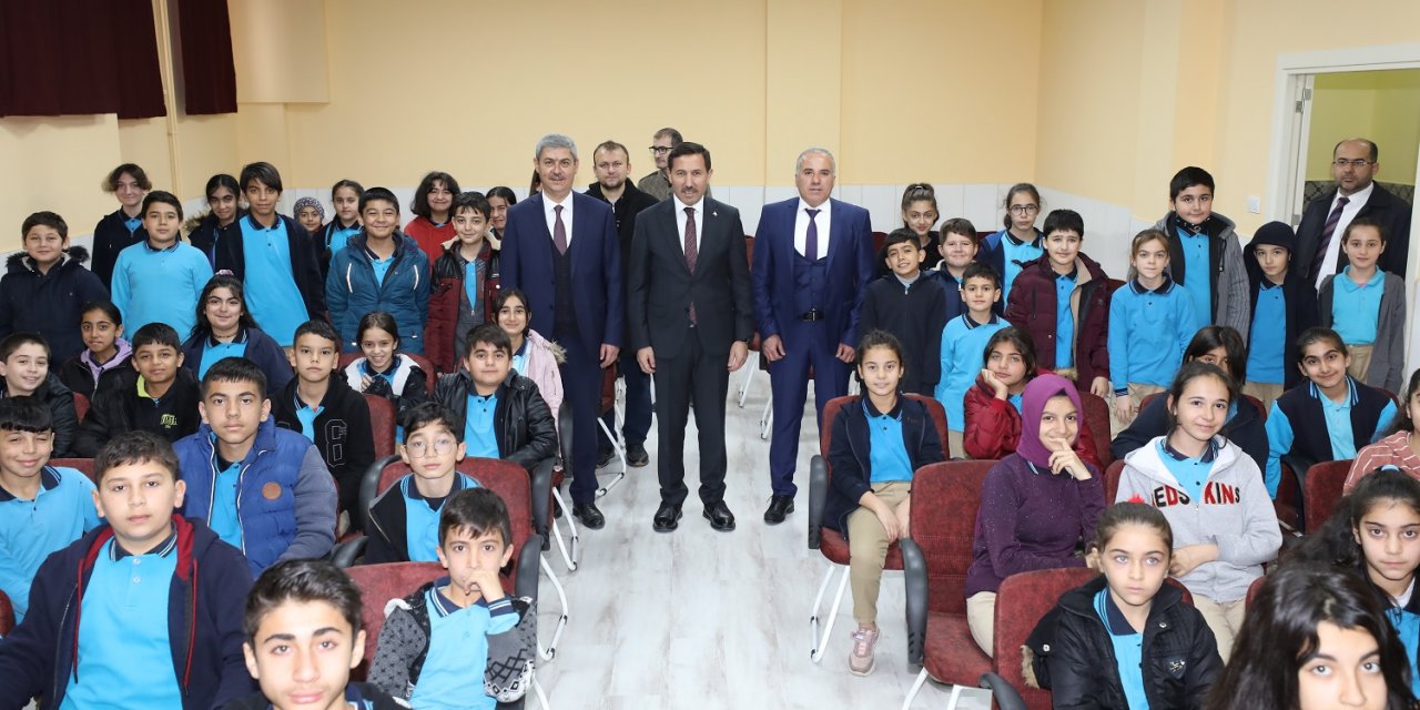Başkan Kılca öğrencilerin yanında