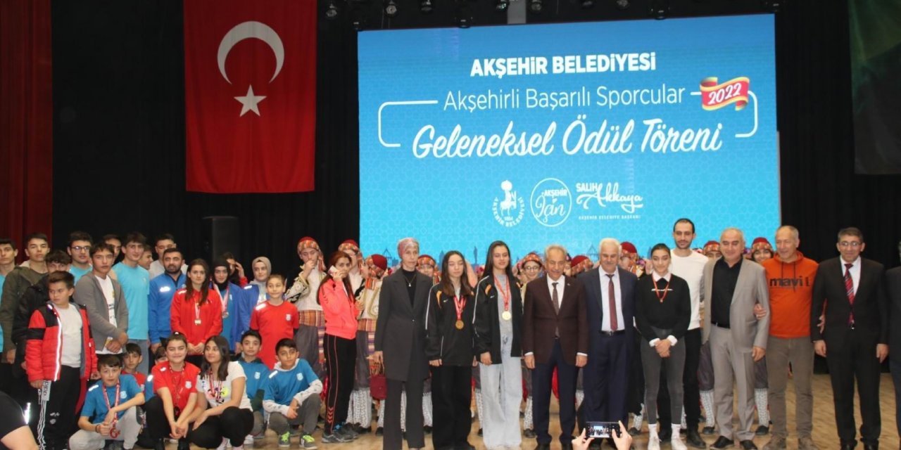 Akşehir'de başarılı sporcular ödüllendirildi