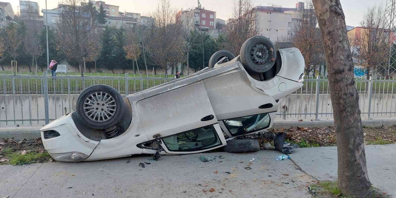 Otomobil motosiklete çarptı, yaralıya ilk müdahaleyi yoldan geçen hemşire yaptı