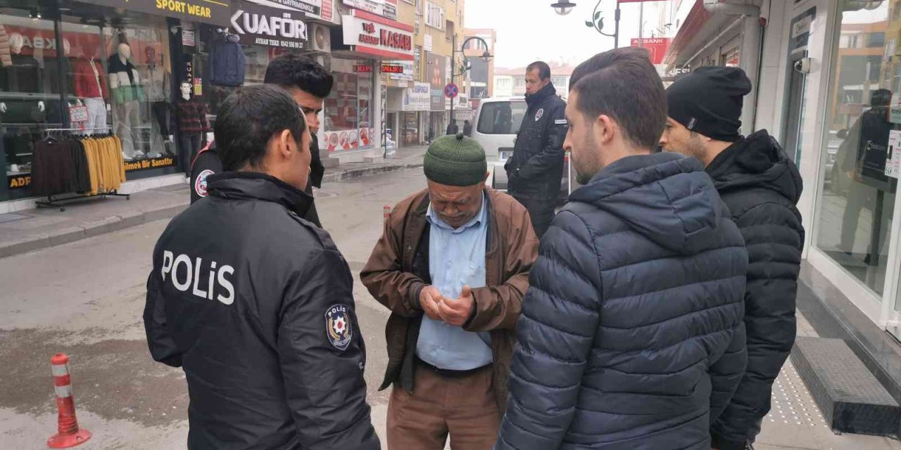 Konya'da ’dolandırıcılardan kurtaracağız’ deyip yaşlı adamı dolandırdılar