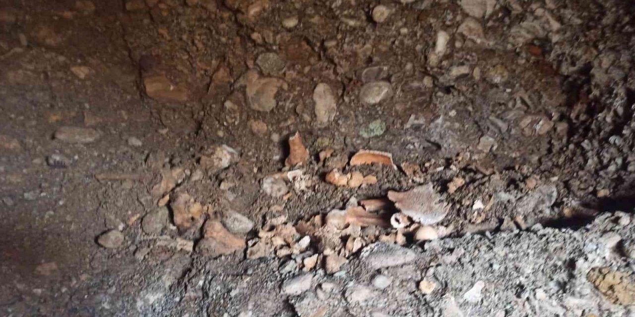 Yol çalışmasında 1600 yıllık oda mezar bulundu