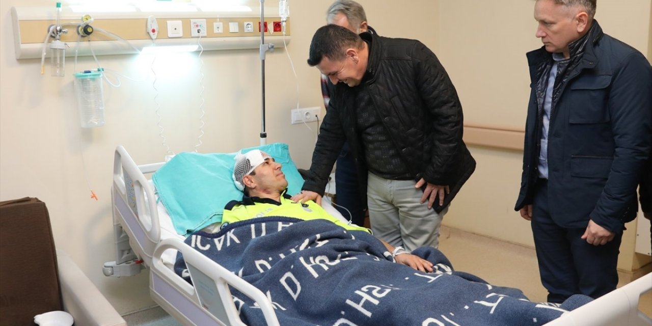 Burdur'da dur ihtarına uymayan sürücü, aracıyla çarptığı polisi yaraladı