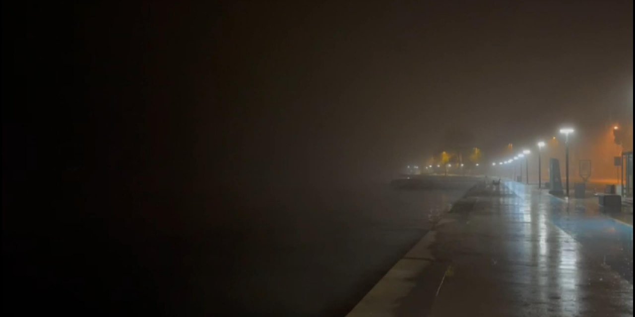 İstanbul Boğazı sis nedeniyle çift yönlü olarak gemi trafiğine kapatıldı