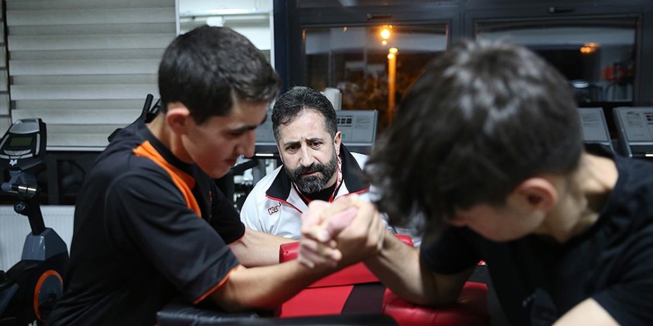 Konya'da bedensel engelli eski milli bilek güreşçinin yeni hedefi şampiyonlar yetiştirmek