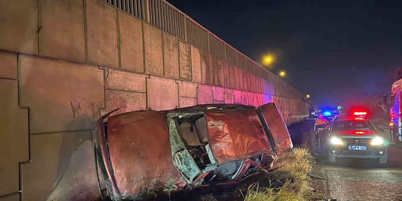 Takla atan otomobil köprü duvarına çarptı, 1 ölü