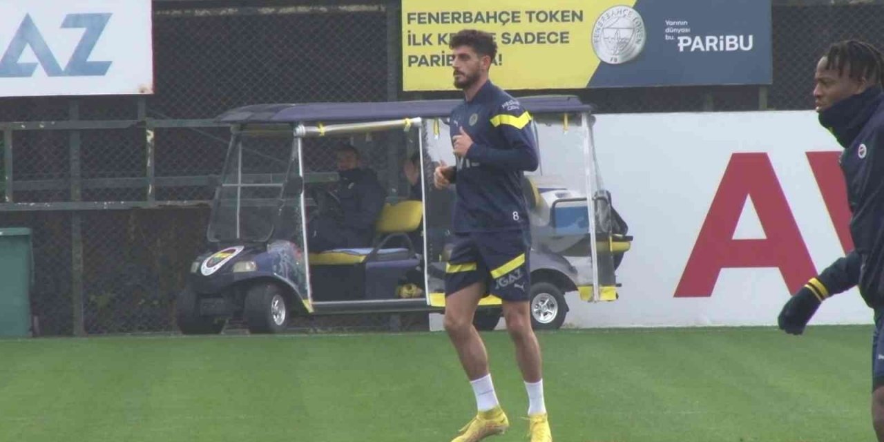 Fenerbahçe’nin yeni transferi Samet Akaydin ilk antrenmanına çıktı