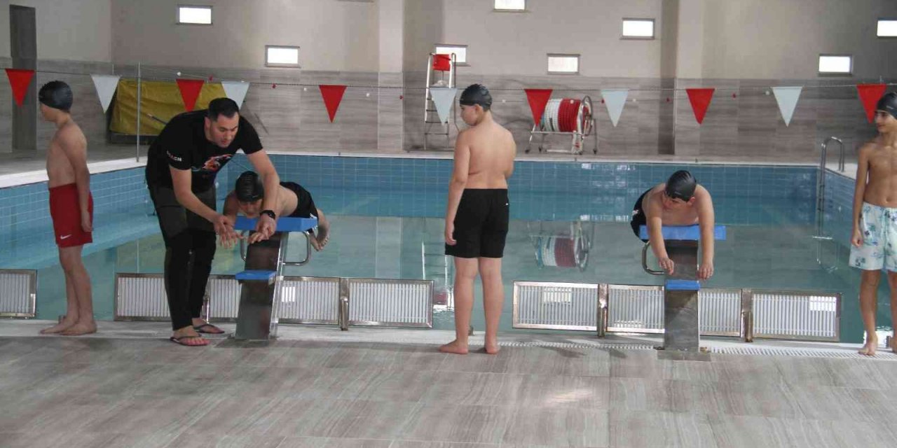 Konya Beyşehir’de yarı olimpik yüzme havuzu hizmete girdi