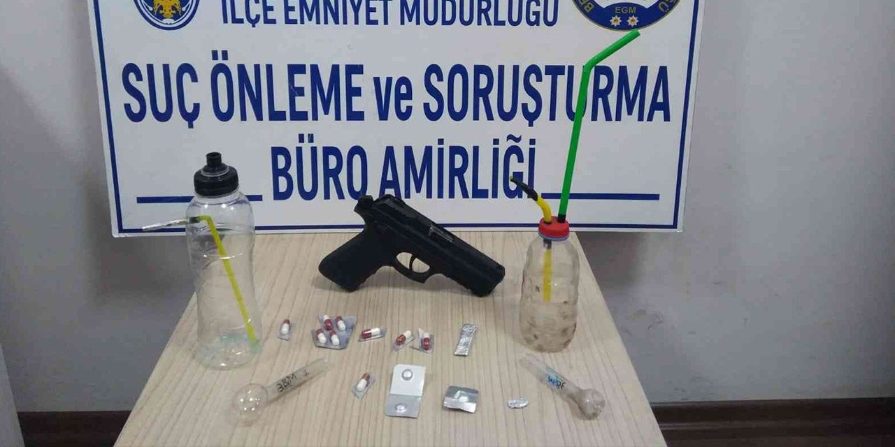 Konya'da şüphe üzerine durdurulan şahsın üzerinden tabanca ve uyuşturucu madde çıktı