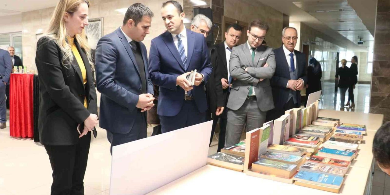 Konya'nın Beyşehir ilçesinde kitap bağışı kampanyası başlatıldı