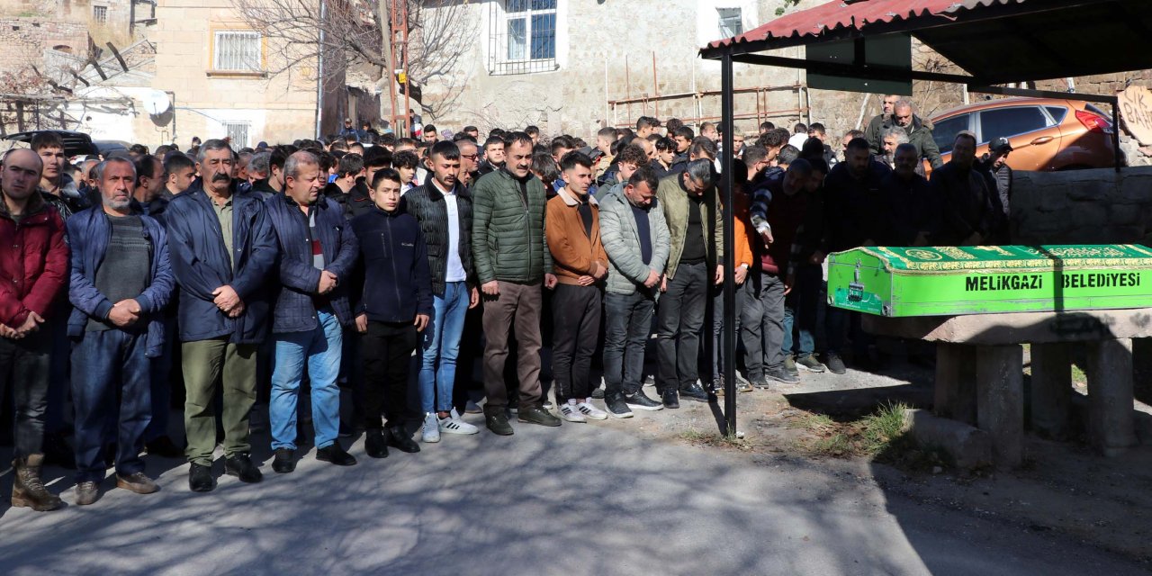 Kazada ölen 16 yaşındaki amatör futbolcu Yiğit Can toprağa verildi
