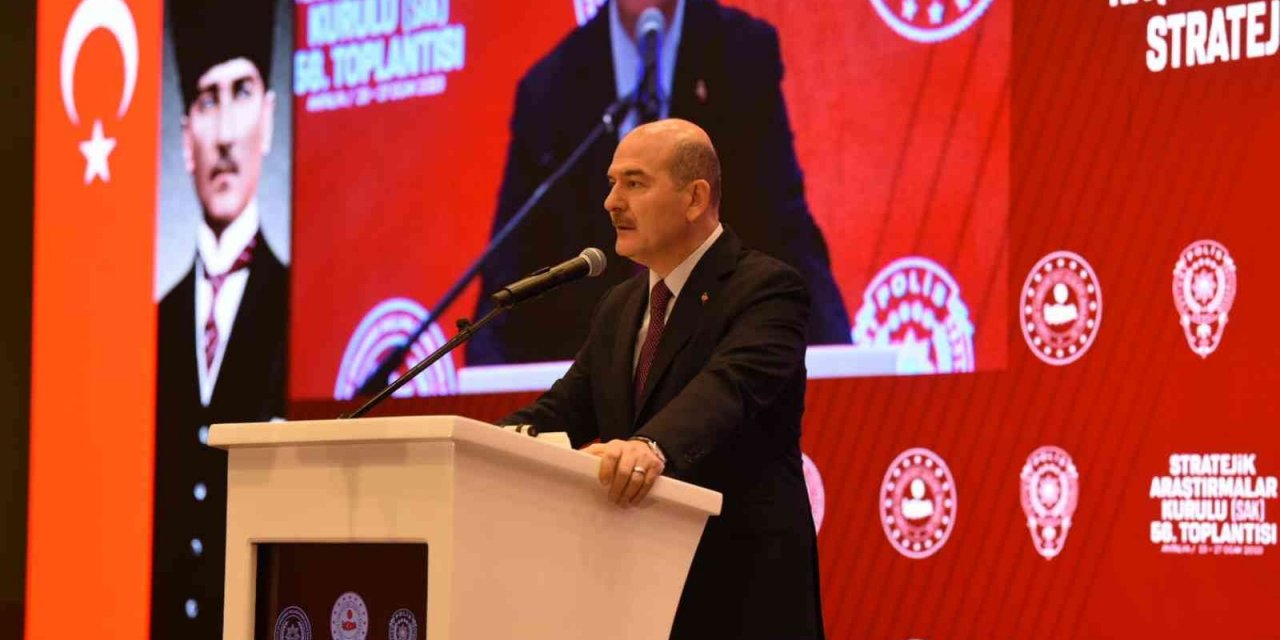 Bakan Soylu: “2 kare fotoğraf üzerinden bize iftira atanlar, organize suç örgütlerinin avukatlığını yapar hale gelmişlerdir”