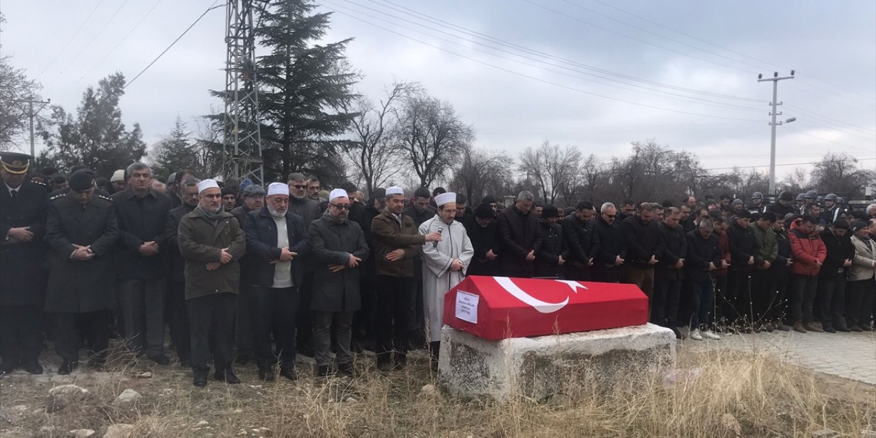 Trafik kazasında yaşamını yitiren uzman çavuş, Konya'da toprağa verildi