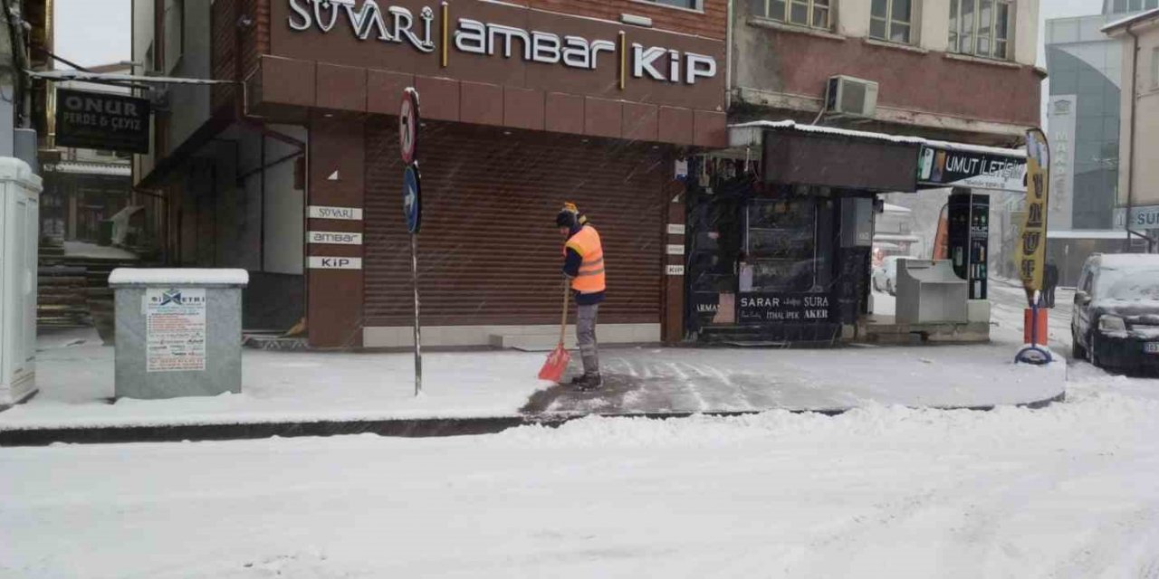 Akşehir’de ekiplerden kar seferberliği