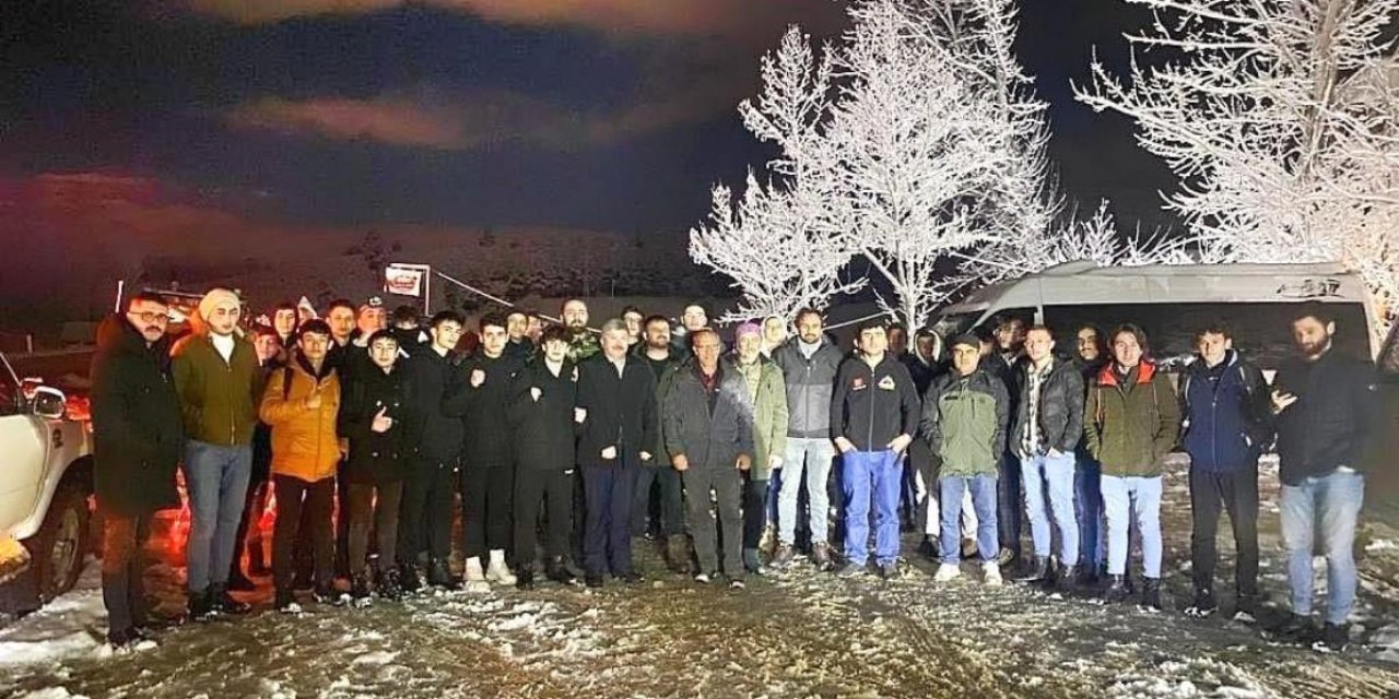 Yoğun kar yağışı nedeniyle Murat Dağı'nda mahsur kalan 60 üniversite öğrencisi kurtarıldı