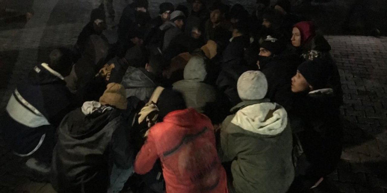15 kişilik minibüsten 35 kaçak göçmen çıktı