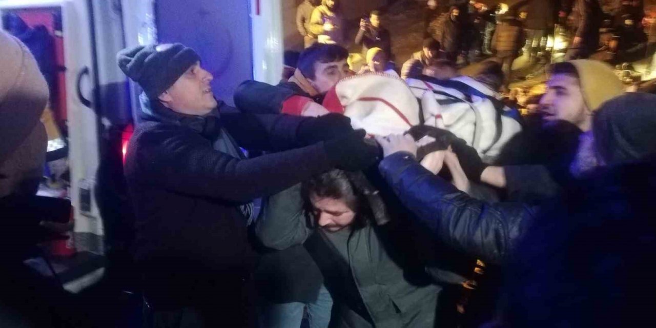 Kahramanmaraş'ta enkazdan 20 saat sonra bir vatandaş çıkartıldı