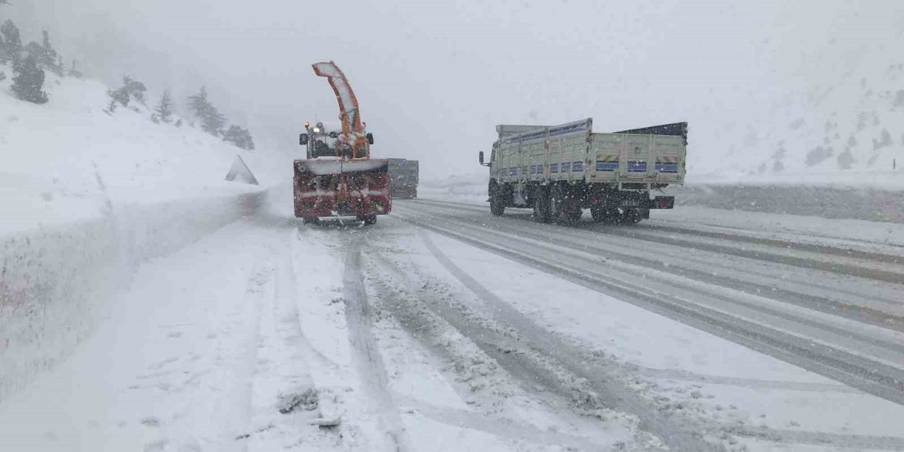 Tipi nedeniyle kapanan Konya-Antalya kara yolunda son durum