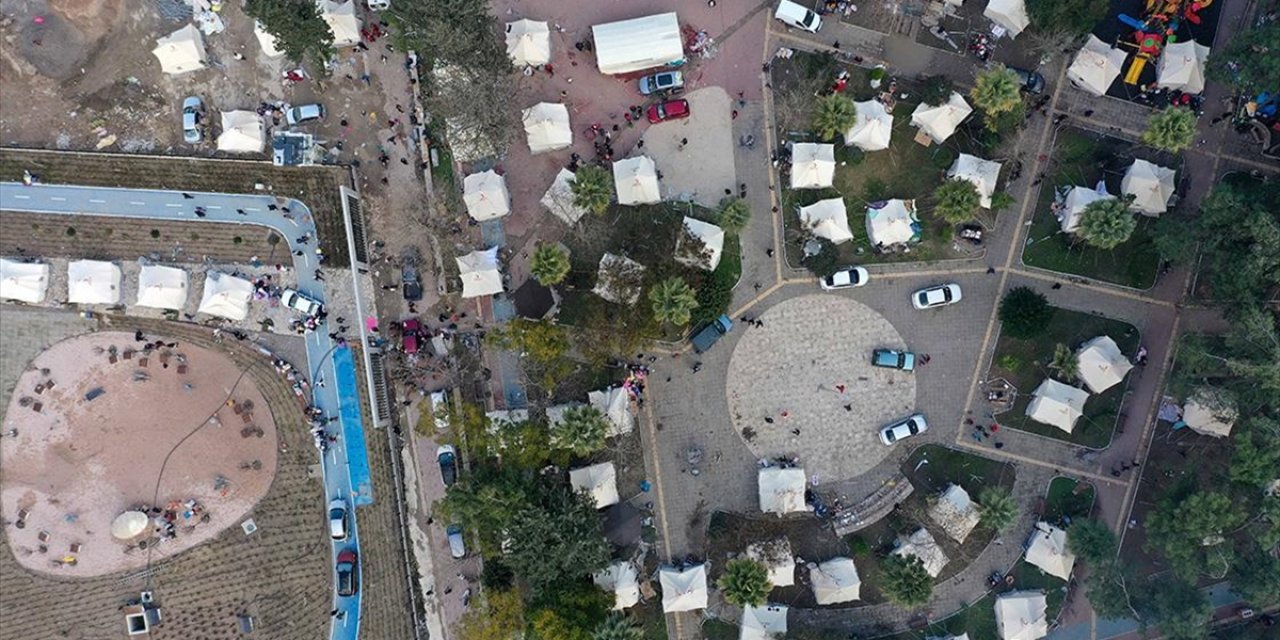 Hatay'da depremzedeler için çadırlar kuruldu