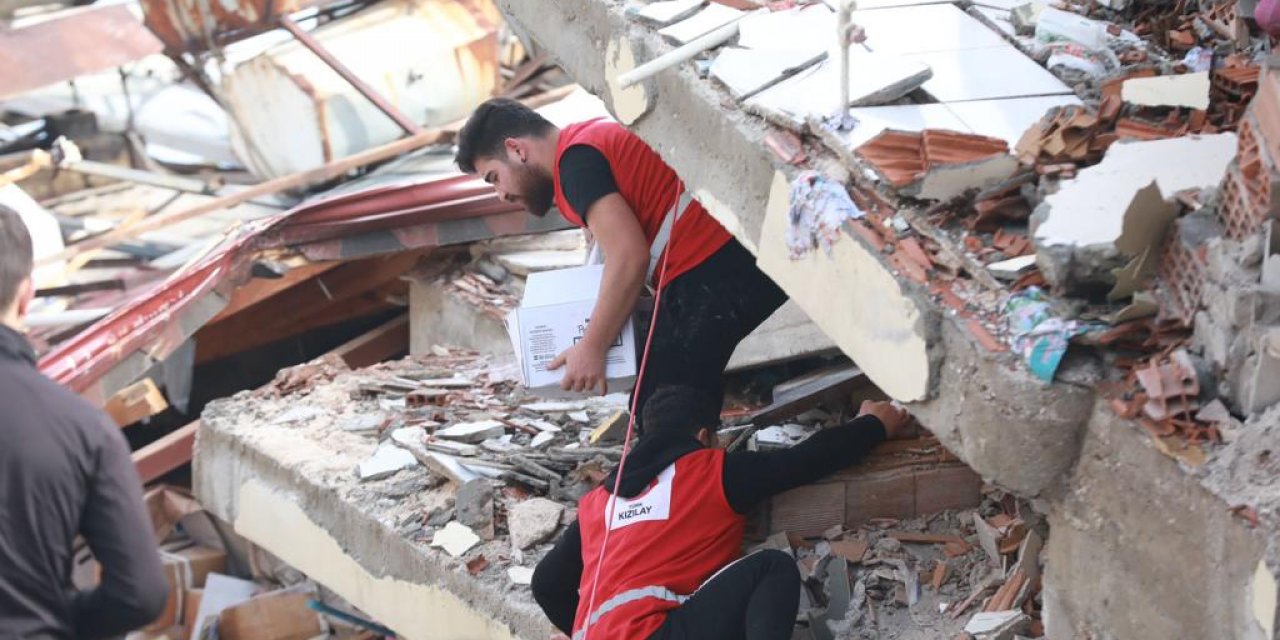 Kızılay deprem bölgesinde yardım çalışmalarını sürdürüyor