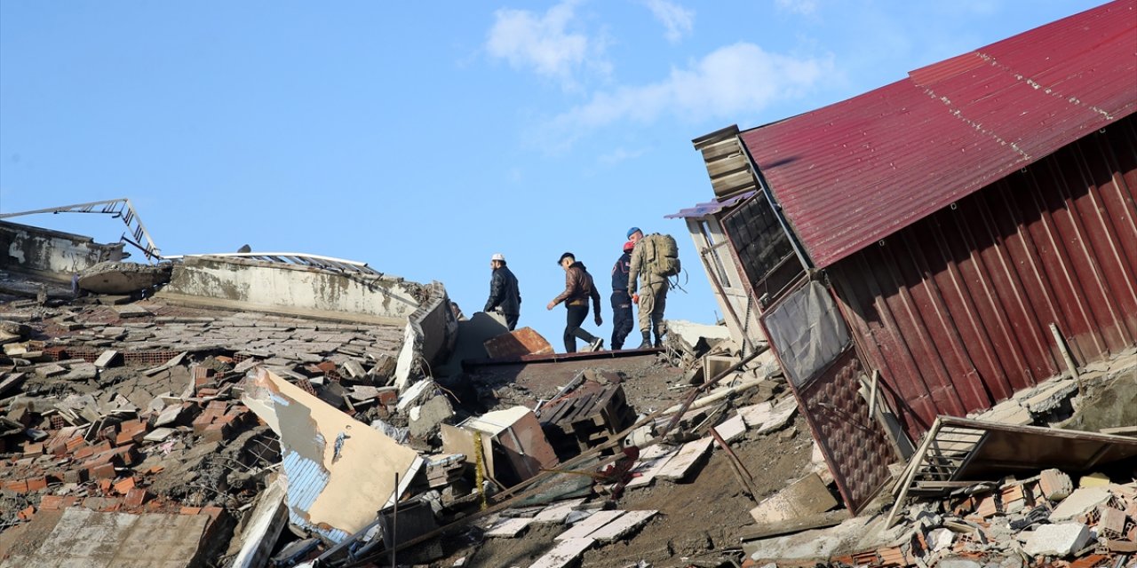 Depremde enkazdan çıkarılan kişiler için "hipotermi" uyarısı