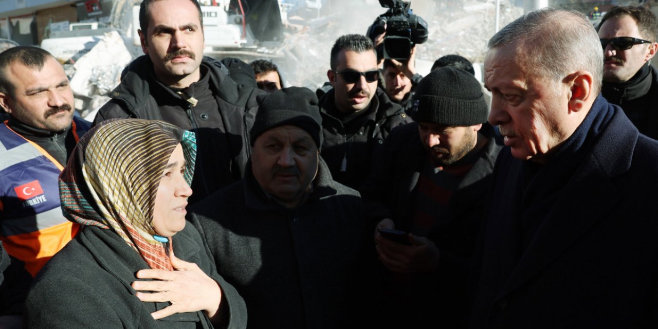 Erdoğan çadır kenti ziyaret etti, depremzedelerin yüreğine su serpti