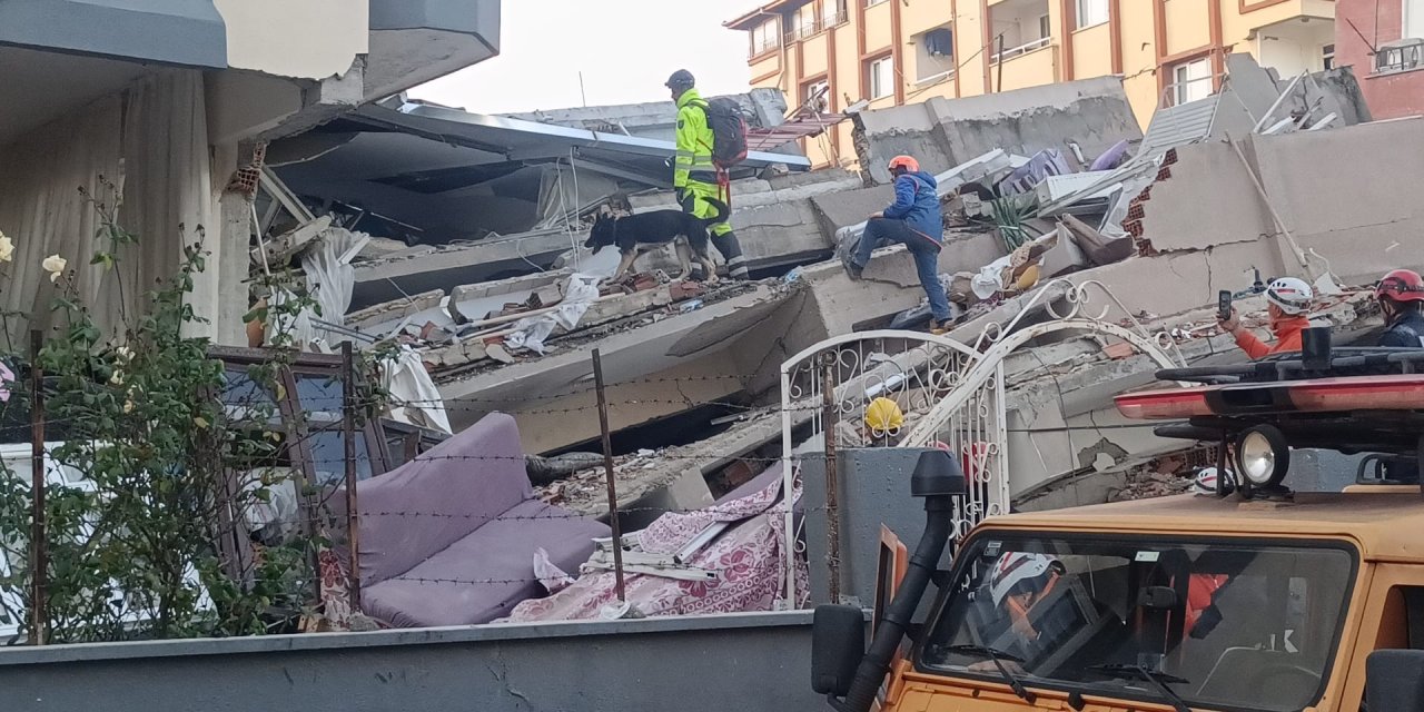 Rusya'dan Hatay'a ziyarete gelen 4 kişilik aile, enkaz altında