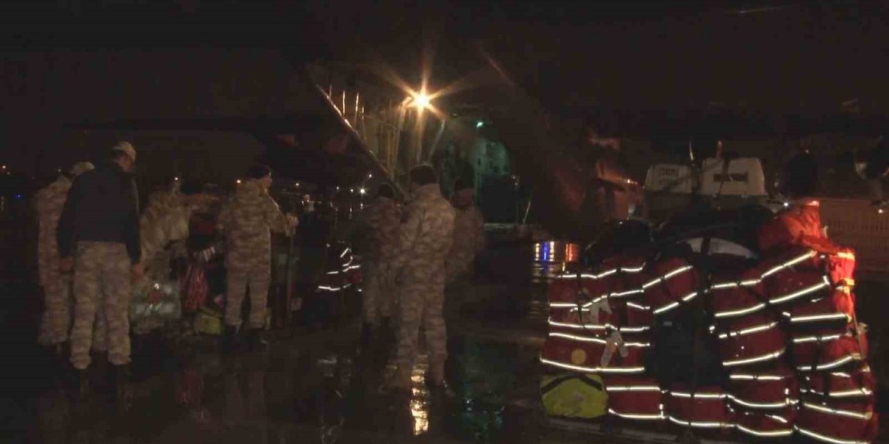 İspanyol arama kurtarma ekibi askeri uçakla deprem bölgesine gönderildi