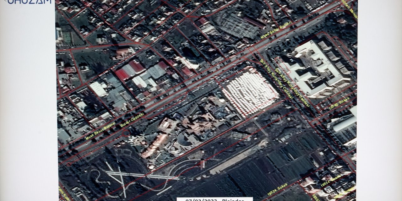 Depremin yol açtığı yıkım uzaydan görüntülendi