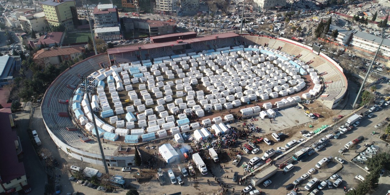 Depremin merkez üssüne kurulan çadır kent, havadan görüntülendi