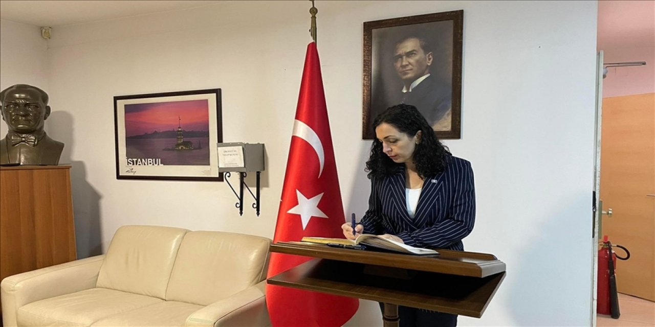 Predsednica Kosova Osmani upisala se u Knjigu žalosti u Ambasadi Turkiye u Prištini