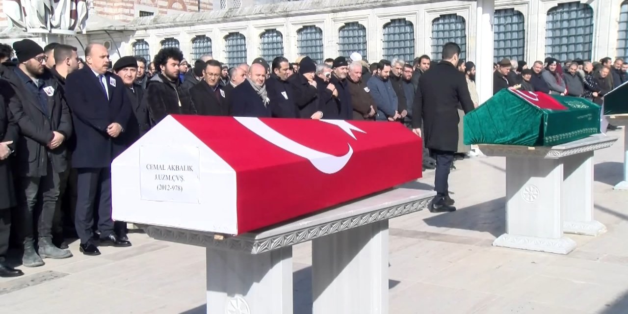 Depremde ölen uzman çavuş ve 7 yaşındaki oğlu İstanbul'da son yolculuğuna uğurlandı