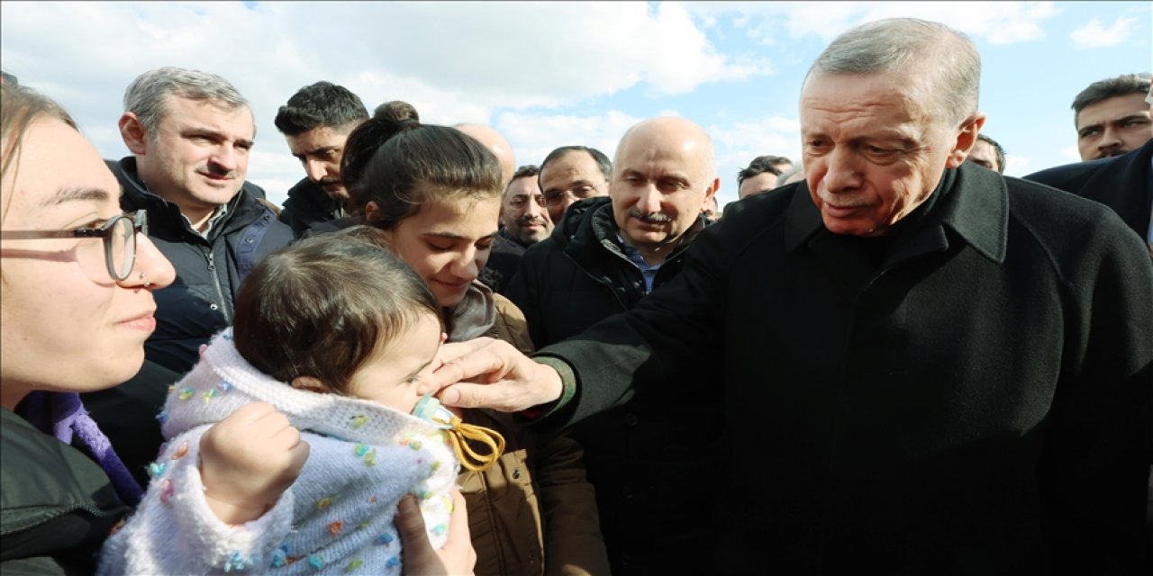 Cumhurbaşkanı Erdoğan, çadır kenti ziyaret etti