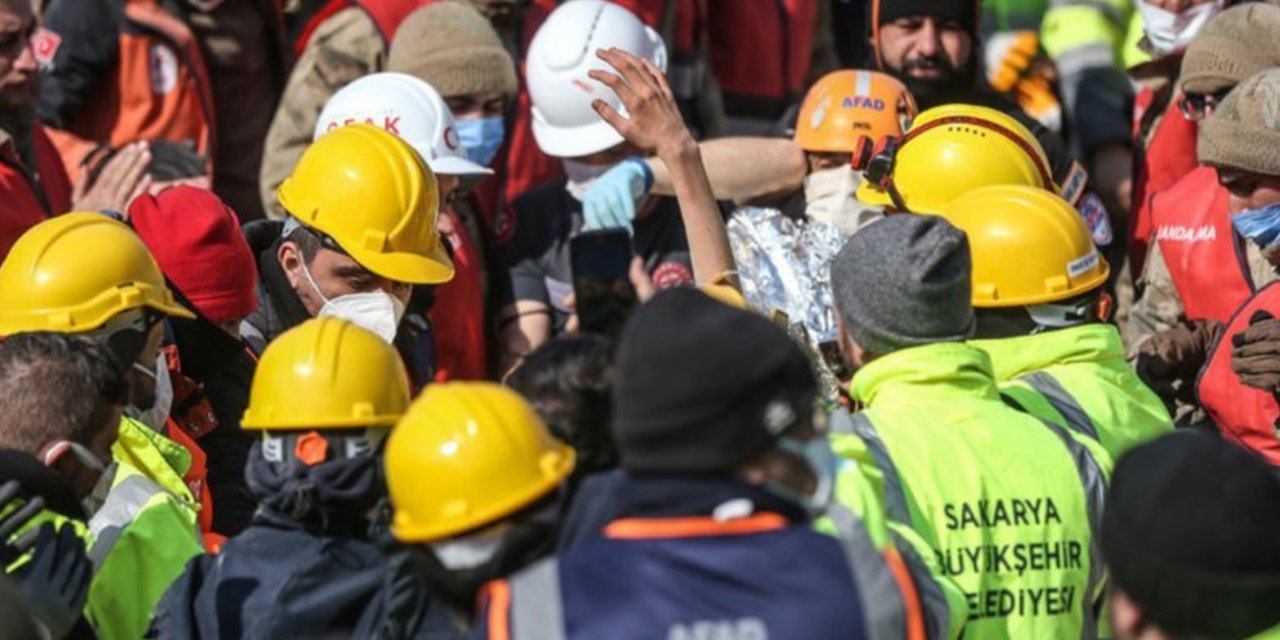 Depremden 136 saat sonra enkaz bölgelerinden mucize kurtuluş haberleri geliyor