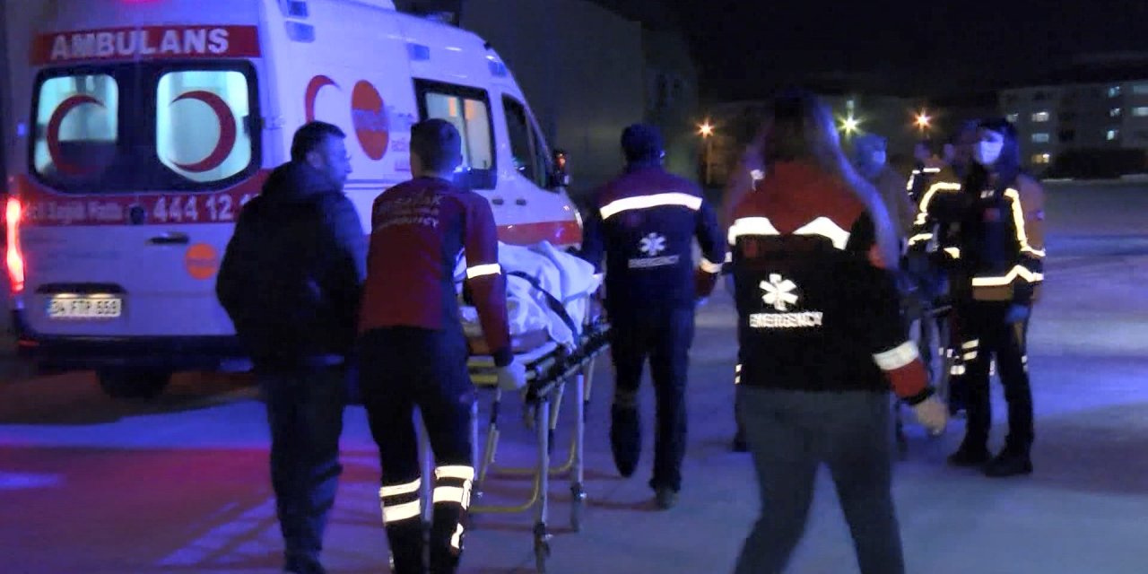 Depremde yaralanan 6 kişi ambulans uçakla İstanbul’a getirildi