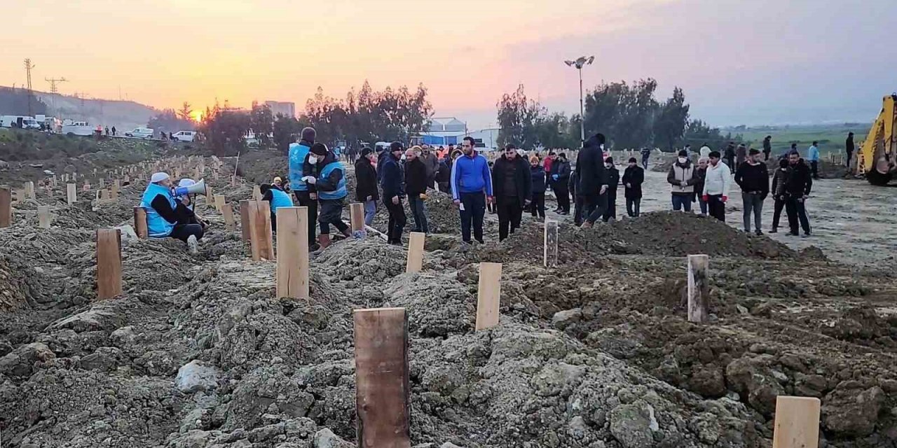 Deprem kayıplarında kimlik tespiti için 'diş' önerisi