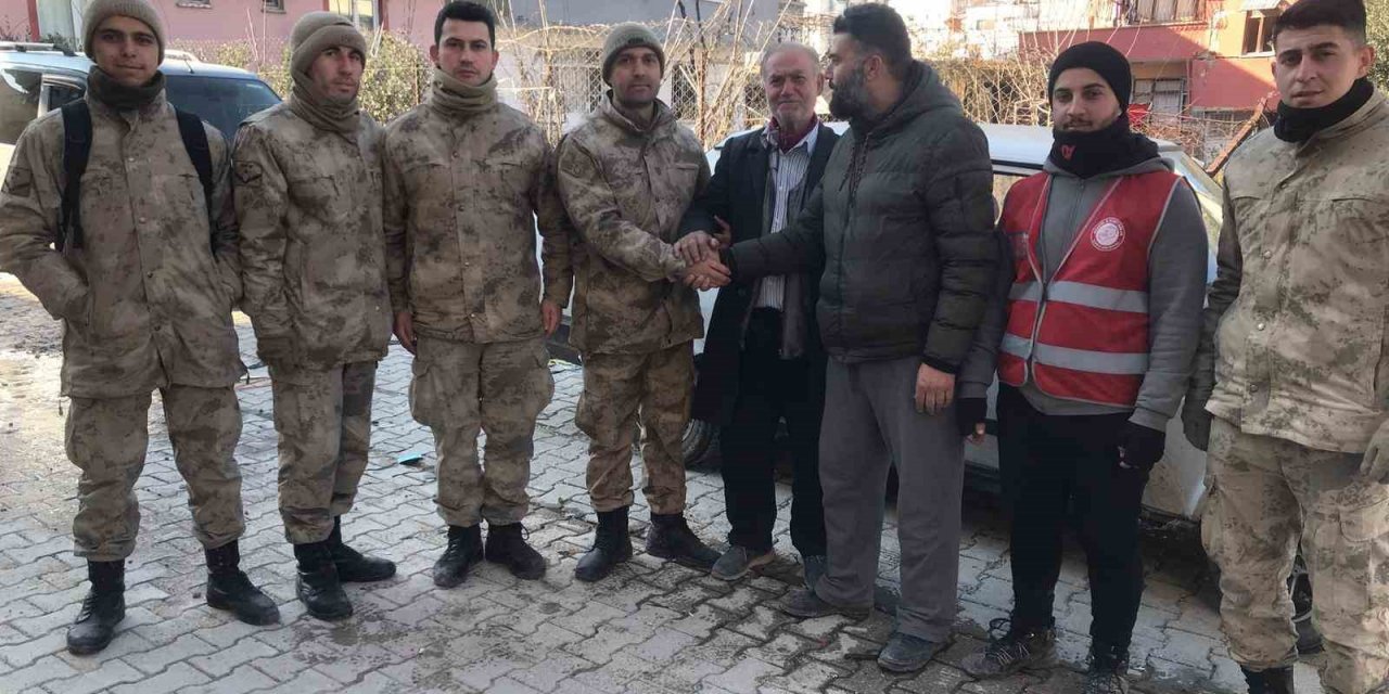 Deprem bölgesinde 3 gündür kayıptı, imdadına jandarma yetişti