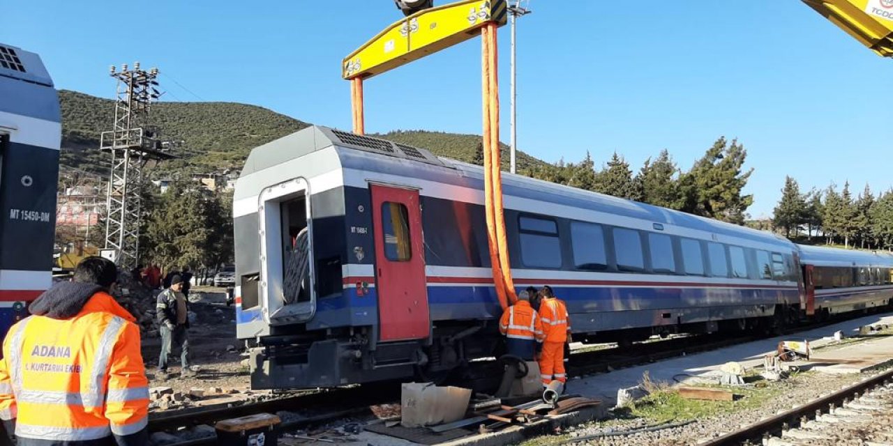 Depremde devrilen 6 tren kaldırıldı