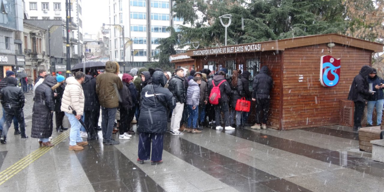 Trabzonsporlular, depremzedeler için gişelere koştu