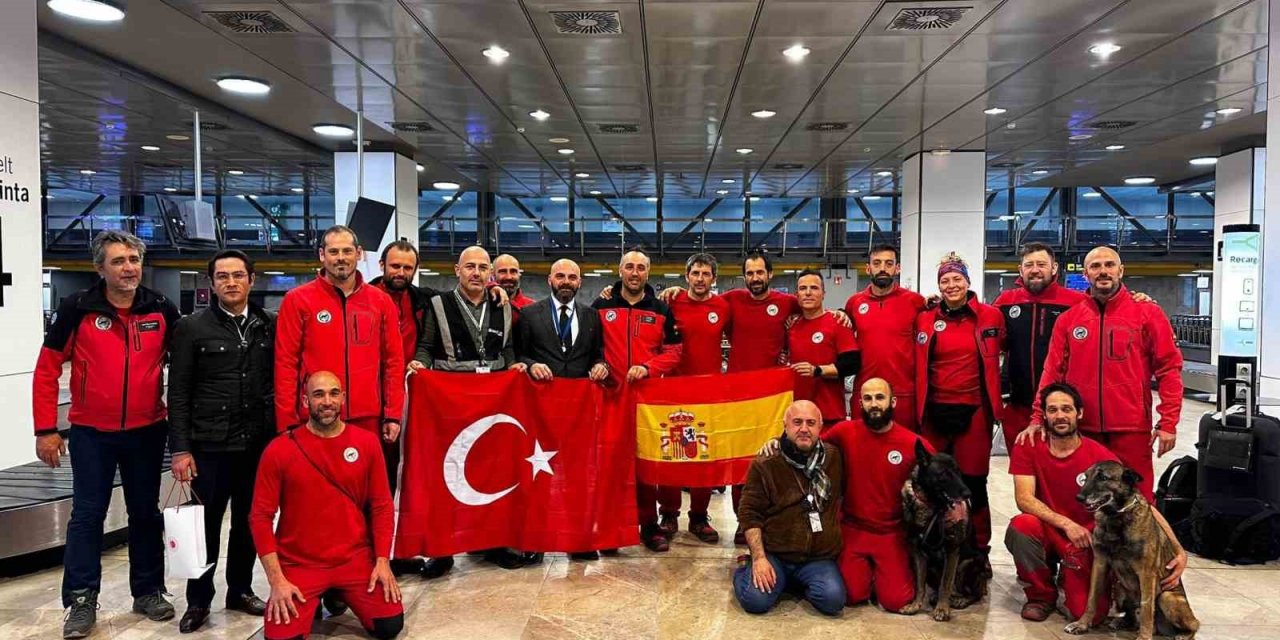 İspanyol ekipler ülkelerinde coşkuyla karşılandı