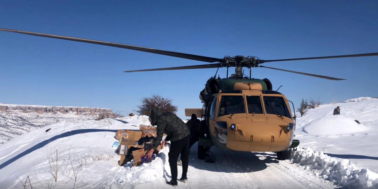 Depremden sağ kurtulan pilot çift, afetzedelerin yardımına koştu