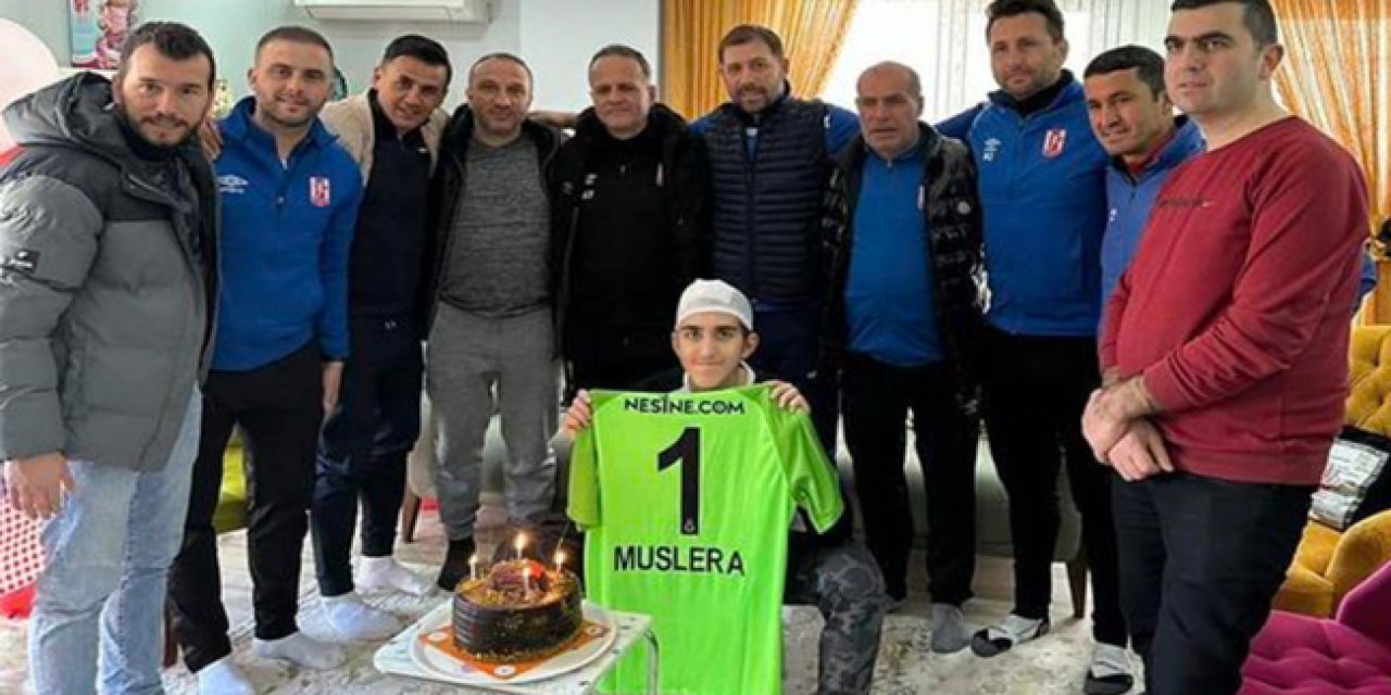 Muslera'dan Eren'e geçmiş olsun forması