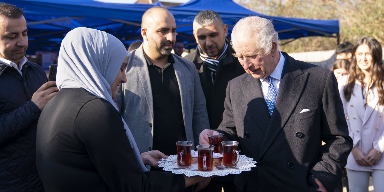 Kral Charles, İngiltere’deki Türkleri ve Suriyelileri ziyaret etti