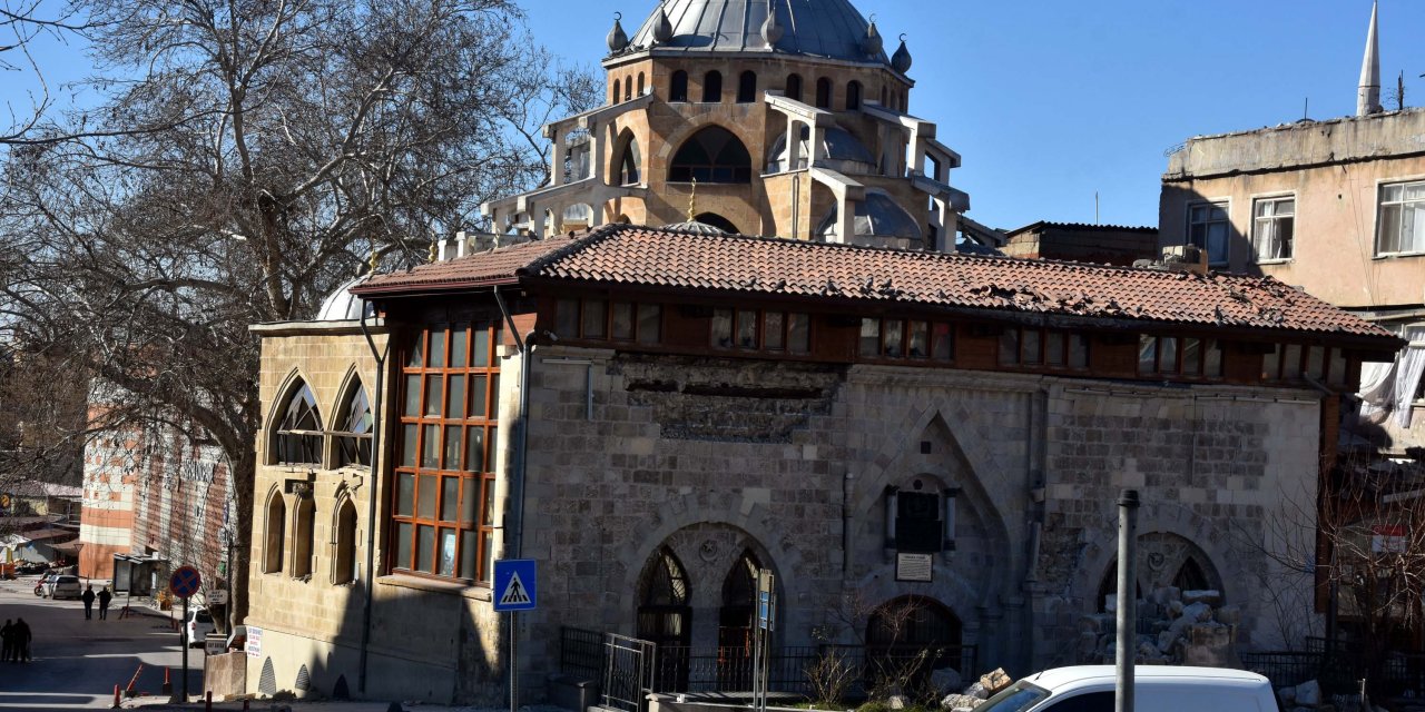 Kahramanmaraş'taki 39 tarihi cami, depremde hasar gördü