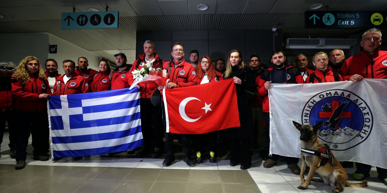 Yunanistan ekibi ülkesine alkışlarla döndü