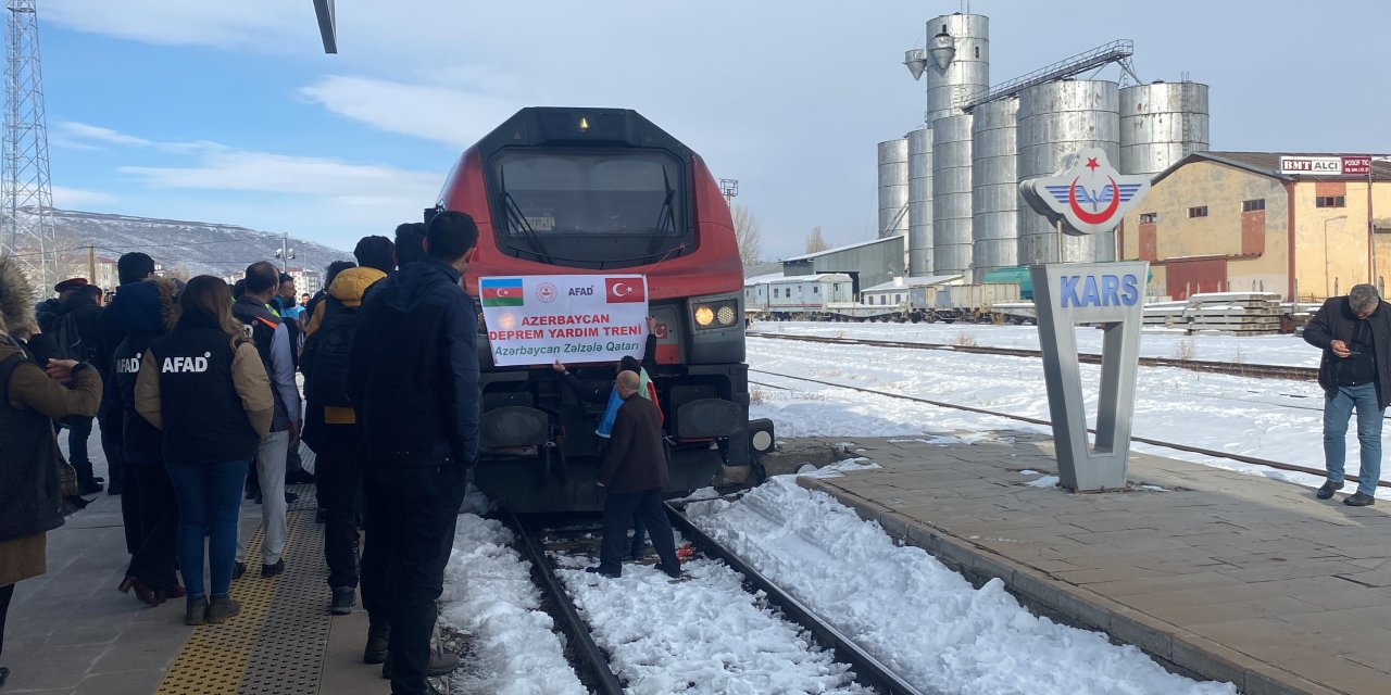 Azerbaycan'dan gönderilen yardım treni Kars'a ulaştı