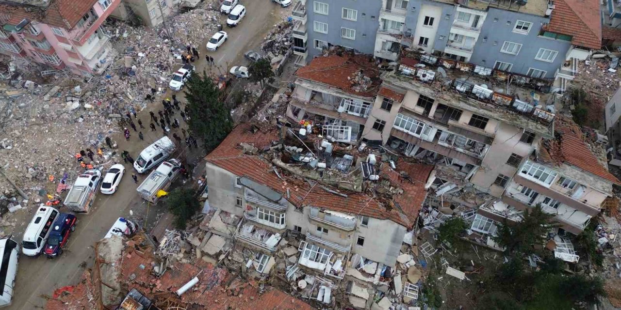Hatay’da yaşanan 6.4’lük deprem... Enkaz alanı havadan görüntülendi