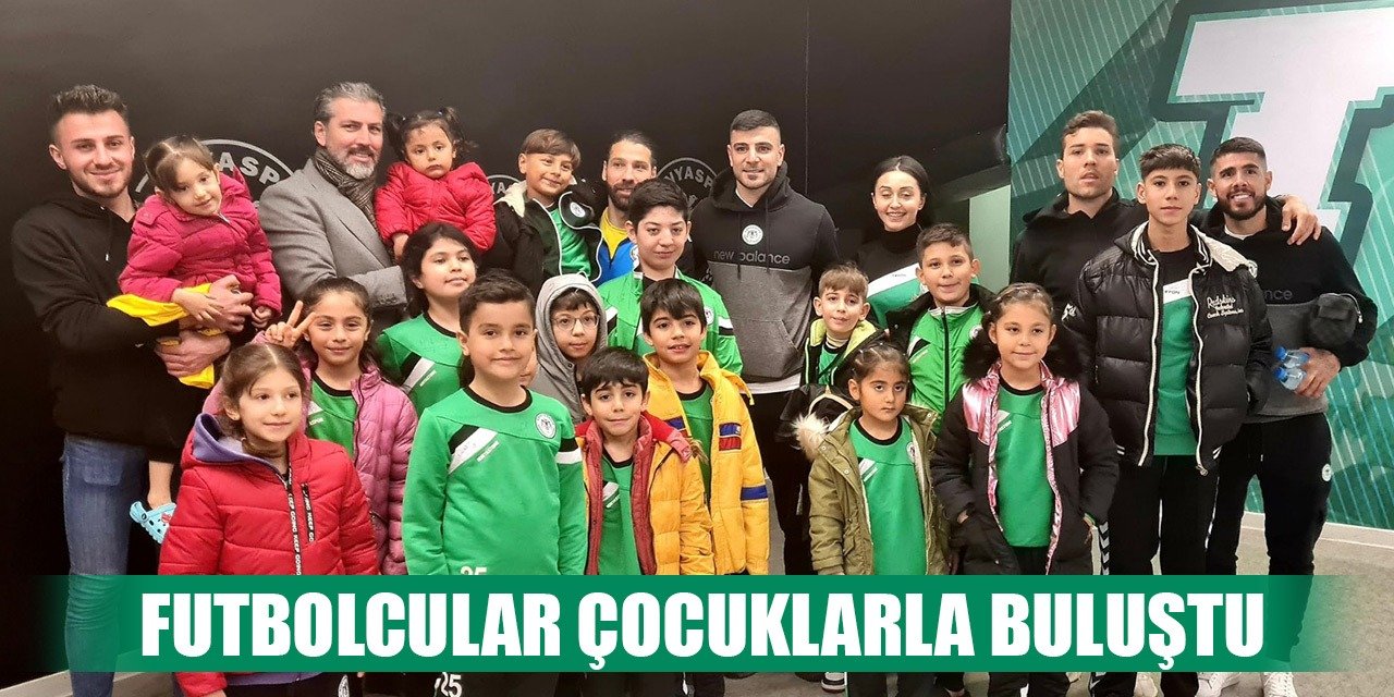 Konyasporlu futbolcular çocuklarla buluştu