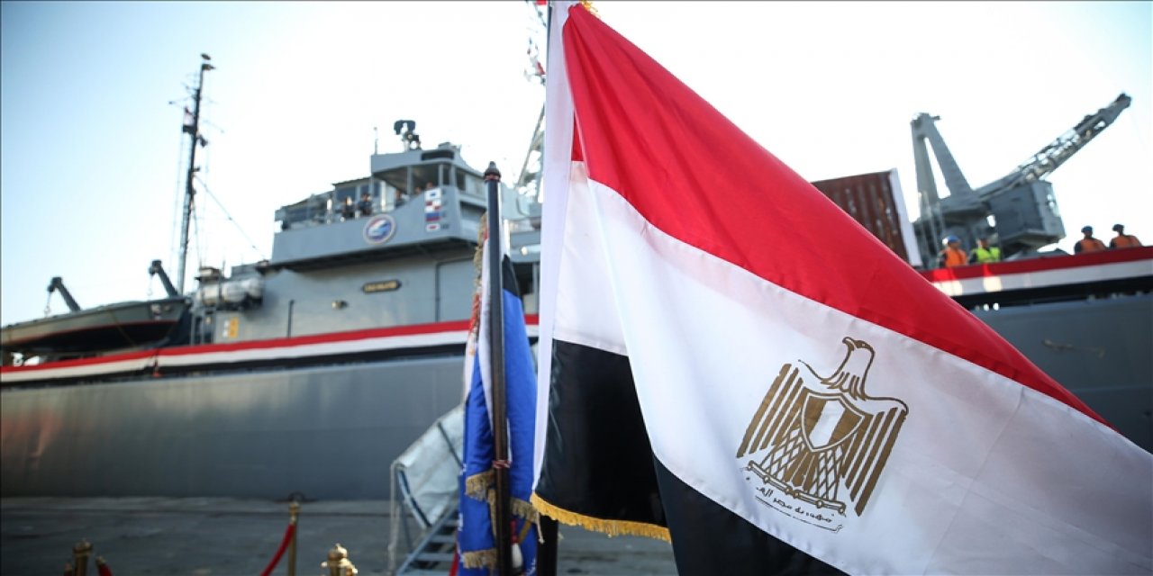 Egyptian aid ship arrives at Mersin port for quake victims in Türkiye