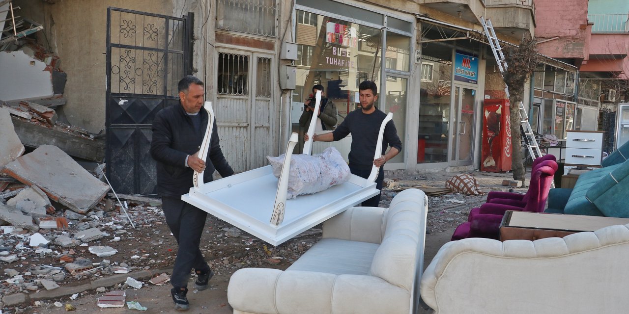 Depremin vurduğu Adıyaman'da vatandaşlar, kentten ayrılıyor